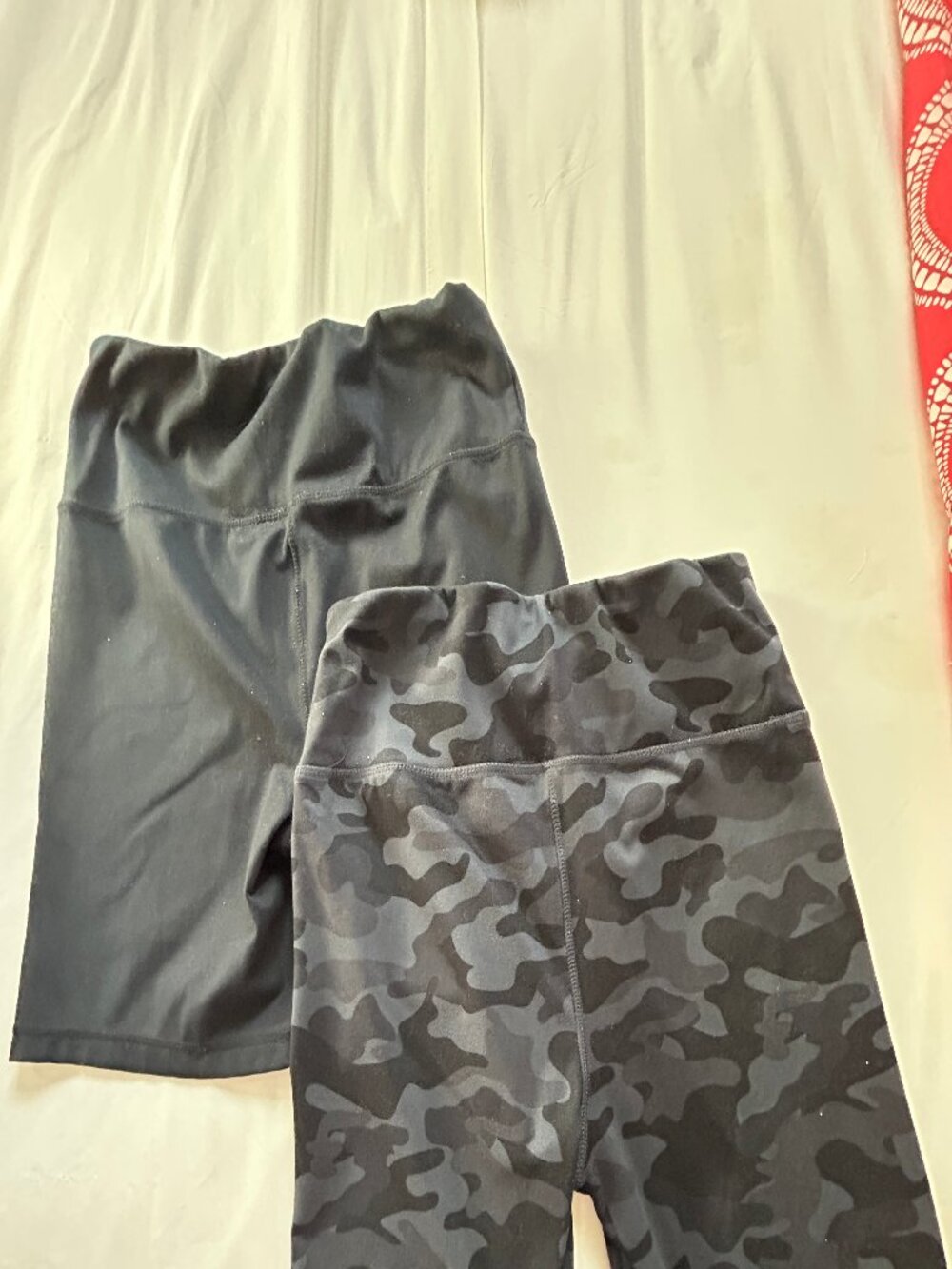 JOCKEY WOMEN’S SHORTS (2 PAIR) SIZE MEDIUM - BLACK & DARK CAMO